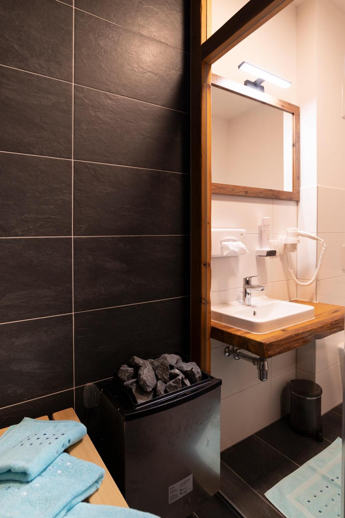 Alpenhotel & Aparthotel Lanz Hohentauern Rom bilde